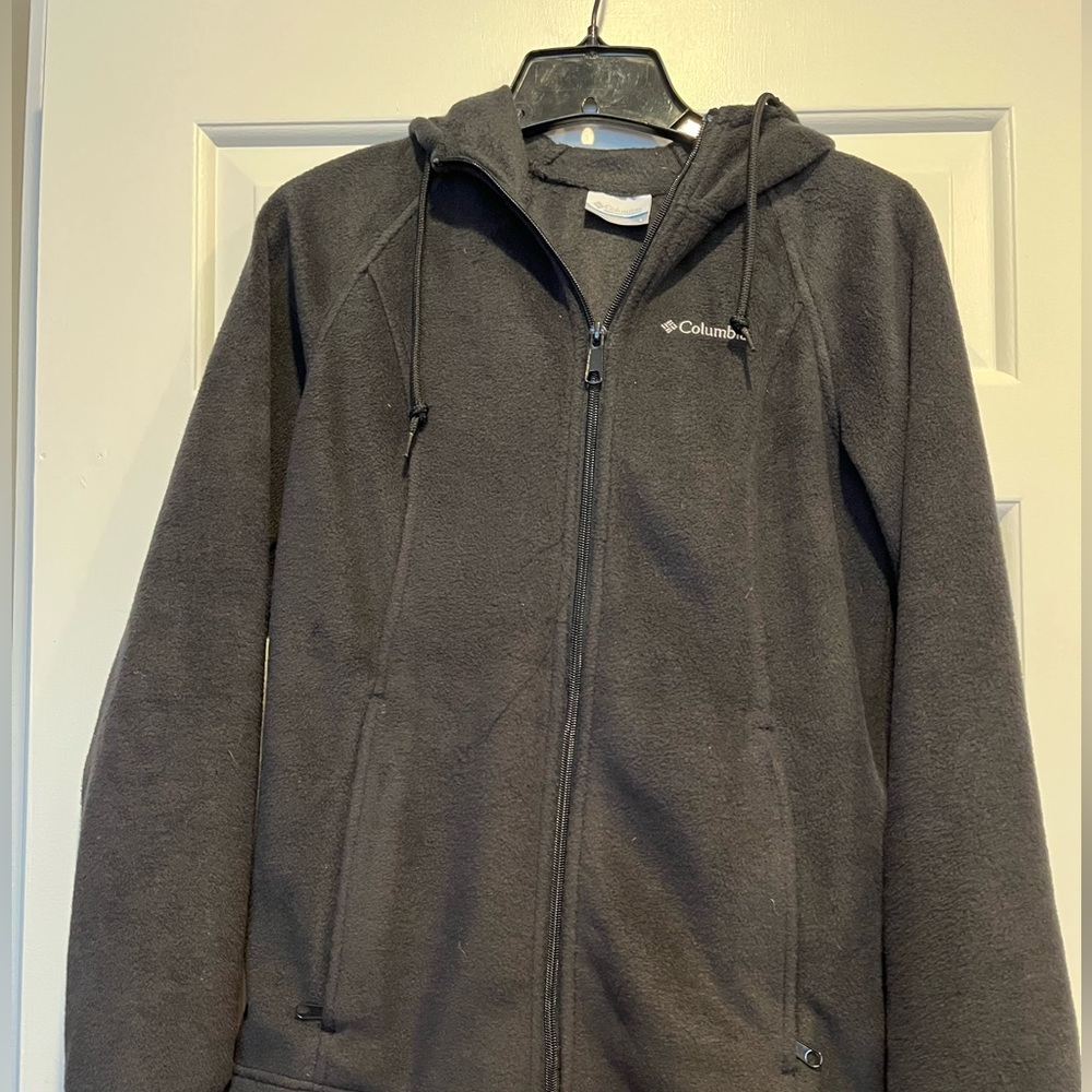 Women’s Medium Black Columbia hoodie fleece jacket.